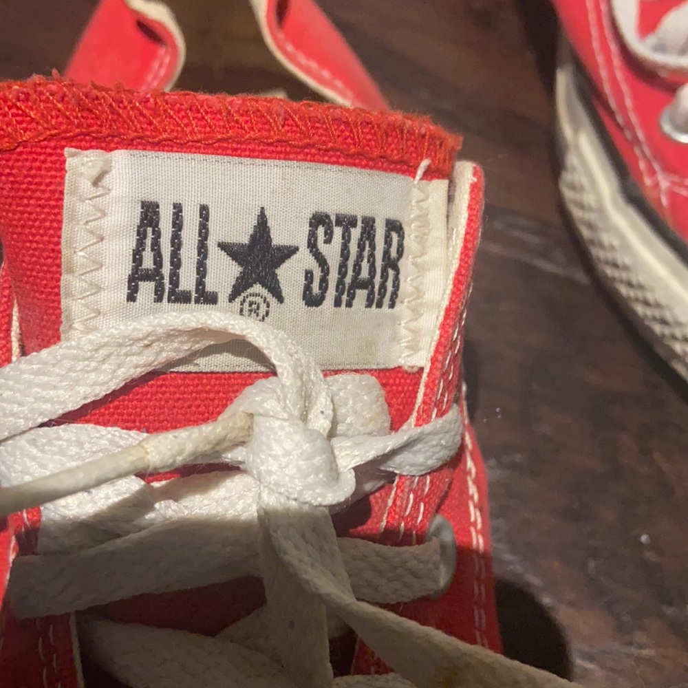 🧁Red Chuck Taylor Converse sneakers* Women size (7.5 US). Men size (5.5 US)*